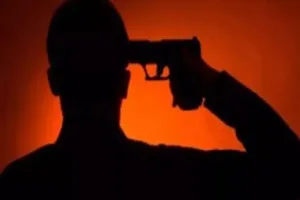  जालौन : थाना प्रभारी ने खुद को सर्विस रिवॉल्वर से मारी गोली, इलाज के दौरान मौत; जांच में जुटी पुलिस 