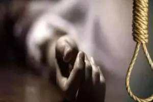 अमेठी : संदिग्ध हालत में लटकता मिला बुजुर्ग का शव, जांच में जुटी पुलिस  