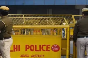  कॉन्स्टेबल की बहादुरी और टला बड़ा हादसा... रिहायशी इमारत से निकाला जलता हुआ सिलेंडर 