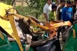 Unnao Road Accident:  डंपर की टक्कर से ऑटोरिक्शा सवार 3 लोगों की मौत, भीषण हादसे में कई घायल