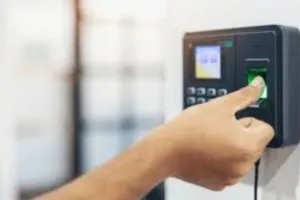 यूपी के परिषदीय विद्यालयों में ऑनलाइन हाजिरी अनिवार्य, 5000 से अधिक शिक्षकों को फिर झटका