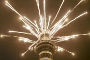 Happy New Year in New Zealand:  आतिशबाजी के साथ ऑकलैंड शहर में नये साल 2026 की शुरुआत 