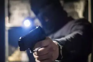  बाराबंकी में चली ताबड़तोड़ गोलियां:  पुराणी रंजिश में युवक पर फायरिंग, जांच में जुटी पुलिस 