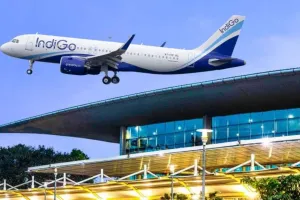  संकट के बीच राहत भरी खबर ...पटरी पर लौट रही इंडिगो एयरलाइन्स, अमौसी पर यात्रियों को दी गई रीशेड्यूल की जानकारी 
