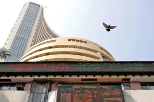 Stock Market Today:  सेंसेक्स-निफ्टी की मजबूत शुरुआत, शुरुआती बढ़त खोकर नकारात्मक दायरे में कारोबार 