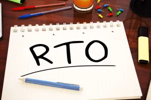 मोबाइल चेक किया तो रो पड़ी RTO महिला कर्मचारी,  दलालों से मिलीभगत की आशंका में की गई जांच