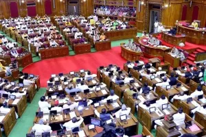 यूपी विधानसभा ने किसान नेता चरण सिंह को उनकी जयंती पर किया याद, अर्पित की श्रद्धांजलि 