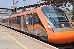 Bareilly : सियार से टकराई वंदे भारत, इंजन के नीचे का हिस्सा हुआ क्षतिग्रस्त