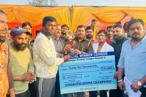 बाराबंकी : सिंह इलेवन बिशुनपुर ने जीता सलारपुर प्रीमियर लीग का खिताब, फाइनल में गुफरान इलेवन को दी शिकस्त