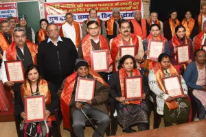 कानपुर : चिकित्सा शिक्षा के लिए देह दान करने वाले 12 दिवंगत को युग दधीचि सम्मान