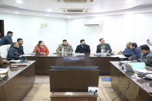 UP: डीएम ने बीएसए और अल्पसंख्यक अधिकारी के वेतन रोकने के निर्देश