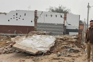 UP: बुलडोजर के डर से खुद तोड़ ली थी मस्जिद, जमीन पर बनेंगे गरीबों के आशियाने