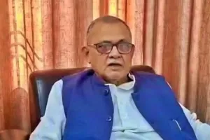 बलिया : कार्यक्रम में मुख्य अतिथि न बनाए जाने पर सपा सांसद के बिगड़े बोल, कहा- जूतों से पीटा जाना चाहिए  