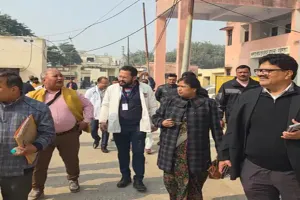 गोंडा मेडिकल कॉलेज में चूहों का वीडियो सामने आने के बाद उच्च स्तरीय कमेटी ने किया निरीक्षण, अखिलेश ने उठाया था सवाल 