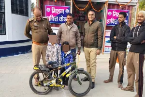 रायबरेली : नन्हे कंधों पर उम्र से बड़ी जिम्मेदारी लेकर निकला भाई... बहन भी रही साथ, एक दृश्य जिसने पत्थर दिल को भी पिघला दिया