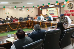 बाराबंकी : ध्वजारोहण और राष्ट्रगान के साथ आयोजित हों कार्यक्रम, डीएम ने दिए निर्देश