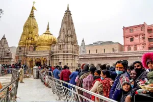 वाराणसी :  विश्वनाथ मंदिर की मंगला आरती में अब 500 श्रद्धालुओं को मिलेगा टिकट, इस वजह से मंदिर प्रशासन ने लिया फैसला