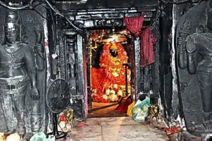 छत्तीसगढ़ : माँ दंतेश्वरी के दरबार में उमड़ी आस्था, भक्त बनकर पहुंचे कांकेर सांसद भोजराज नाग 