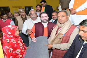 बाराबंकी : विकास परियोजनाओं का शिलान्यास और 1500 दिव्यांगों को बांटे कंबल