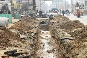 Bareilly : सीएम ग्रिड योजना बनी आफत, सड़क पर हादसों का खतरा बढ़ा