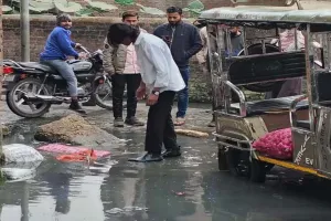 Bareilly: जलभराव ने छीना सुकून, अब संपवेल से समाधान की तैयारी