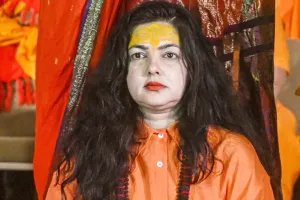 स्वामी अविमुक्तेश्वरानंद में अहंकार काफी है और ज्ञान शून्य, माघ मेले में हुए विवाद पर बोलीं ममता कुलकर्णी