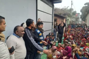 UP: दूसरे समुदाय ने धार्मिक स्थल निर्माण का किया विरोध, प्रशासन ने काम रुकवाया तो फैला आक्रोश