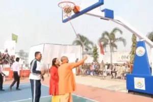 CM योगी ने किया अंतर-विश्वविद्यालय बास्केटबॉल प्रतियोगिता का उद्घाटन, कहा- पिछले 11 वर्षों में एक नई खेल संस्कृति हुई विकसित 