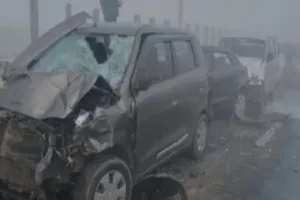 बागपत में हुआ भीषण सड़क हादसा, आपस में टकराईं कई गाड़ियां, दर्जन भर से ज्यादा लोग घायल