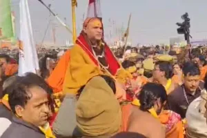 माघ मेला 2026 में तनाव: मौनी अमावस्या पर शंकराचार्य स्वामी अविमुक्तेश्वरानंद का रथ रोका, पुलिस से झड़प–स्नान का बहिष्कार!