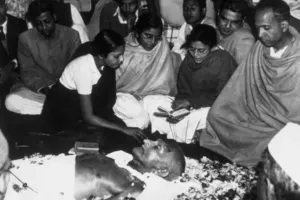 30 जनवरी : नाथूराम गोडसे ने महात्मा गांधी की हत्या की 