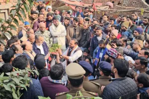 कपसाड़ गांव छावनी में तब्दील... बढ़ा सियासी तनाव, हत्या के बाद अपहृत बेटी का अब तक नहीं मिला सुराग, परिवार को मिला लिखित वादा!