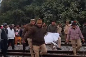 Ayodhya News: किशोरी का मिला अर्धनग्न शव, दुष्कर्म के बाद गला दबाकर हत्या की संभावना