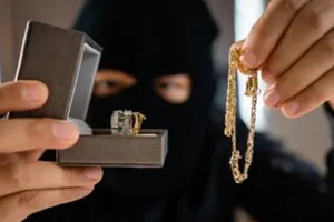 दादी के सेवा के बहाने पोता गायब कर रहा था गहने..., 10 लाख रुपये से अधिक के आभूषण गायब करने वाला गिरफ्तार