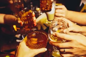 यूपी में नए साल पर जमकर छलका जाम, गाजियाबाद वालों ने दो दिनों में 13 करोड़ की उड़ाई शराब