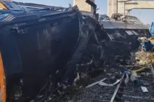 थाईलैंड में भीषण ट्रेन दुर्घटनाः 22 लोगों की मौत, 55 घायल 