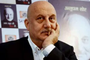 अनुपम खेर का दिल छू लेने वाला मैसेज: “50-80 के दशक वाली पीढ़ी अफलातून है... ना कोई थी, ना कोई होगी!”