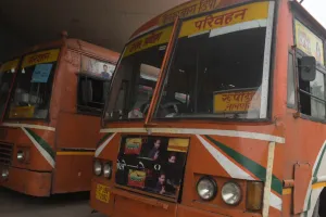 ठंड में रोडवेज की 'आइसबॉक्स' बसें: खिड़की पकड़कर बैठें... कंबल लाना न भूलें, ठंड में कपकंपाने को मजबूर यात्री