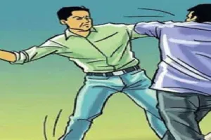 Prayagraj News: एसआरएन अस्पताल बना जंग का मौदान, तीमारदार और डाक्टरों के बीच जमकर हुई मारपीट