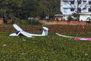 Prayagraj Plane Crash :  प्रयागराज में सेना का ट्रेनिंग विमान क्रैश, केपी कॉलेज के पास तालाब में घिरा मलबा-देखने जुटी भारी भीड़  