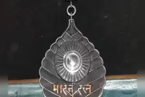 दो जनवरी : देश के सर्वोच्च नागरिक सम्मान ‘भारत रत्न’ की शुरुआत 
