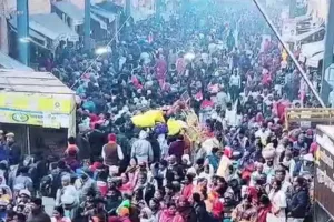 माघ मेले से 'पलट प्रवाह' हुआ तेज... अयोध्या पहुंचा श्रद्धालुओं का हुजूम, सड़कों पर उतरे डीएम-एसएसपी