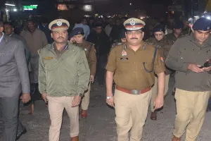 Bareilly : हुड़दंगियों पर सख्ती...शाम ढलते ही सड़कों पर उतरे अफसर