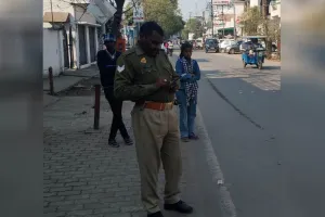 पीलीभीत: दिनदहाड़े छात्रा का मोबाइल छीन ले गए बाइक सवार, पुलिस कर रही पड़ताल 