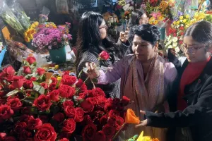 ग्रीटिंग कार्ड्स नहीं...  नए साल 2026 पर अब भगवद्गीता भ्रामायण और सुंदरकांड उपहार; डिजीटल डायरी, पेन-लक्ष्मी चालीसा का भी क्रेज कम नही