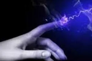  देवरिया में करंट लगने से लाइनमैन की मौत, 3 घंटे ट्रांसफार्मर से लटका रहा शव 