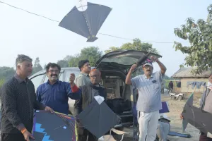 पुराने लखनऊ में जमकर हुई पतंगबाजी... असफ-उद-दौला उड़ातें थे झुल-झुल पतंग, जानिए क्या है खास नवाबी कनेक्शन 