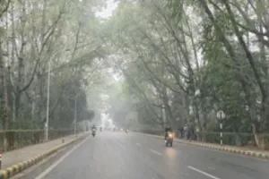  पश्चिमी विक्षोभ के असर से दिल्ली में बदला मौसम...लुढ़का पारा, यूपी के कई जिलों में बारिश   