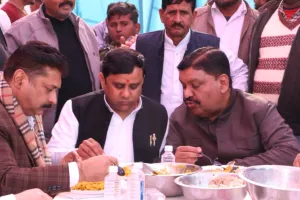  बाराबंकी में सपा की सियासी खिचड़ी भोज: पूर्व MLC ने कराया भोज, सदर सीट पर दावेदारी को लेकर शक्ति प्रदर्शन
