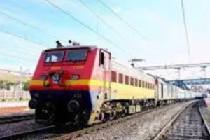 मुरी एक्सप्रेस में धुआं देख यात्रियों में अफरा-तफरी... प्लेटफार्म पर कूदे यात्री, प्रयागराज से कानपुर जा रही थी ट्रेन  